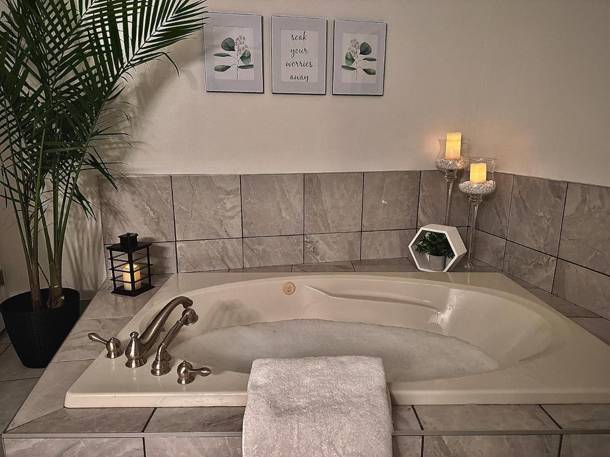 Settlers Suites Ниагара-он-те-Лейк Экстерьер фото